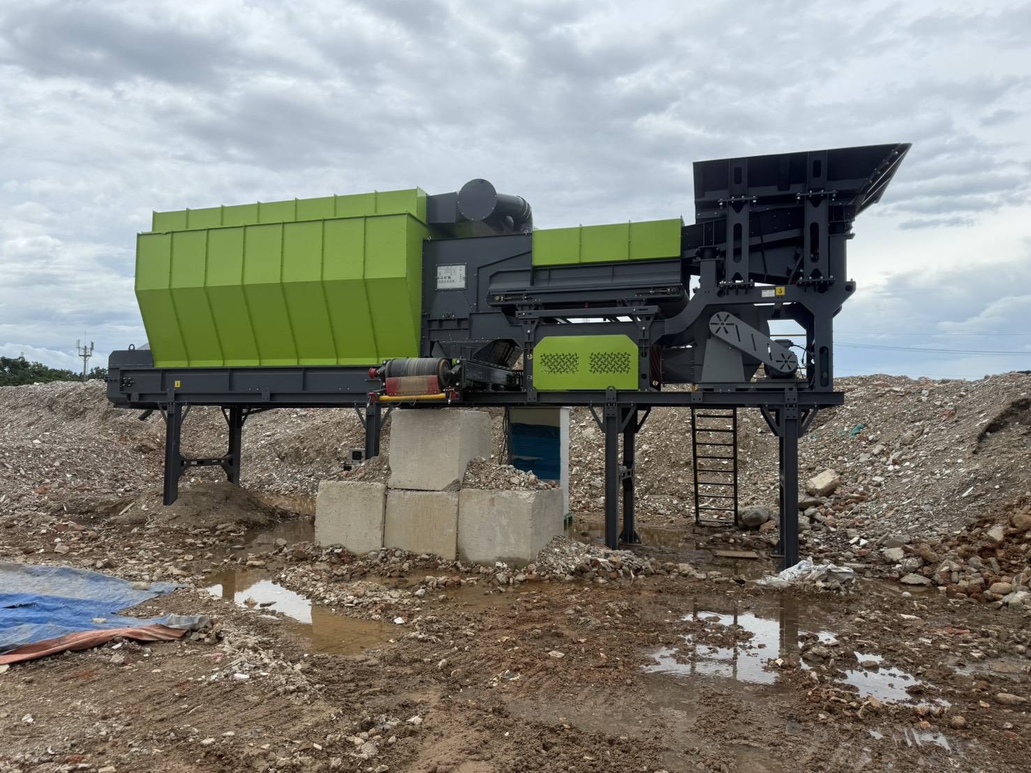 堆置營建廢土一案 合法再利用機構違規與非法棄置案件性質不同，環保局一律依法嚴查 (5).jpg